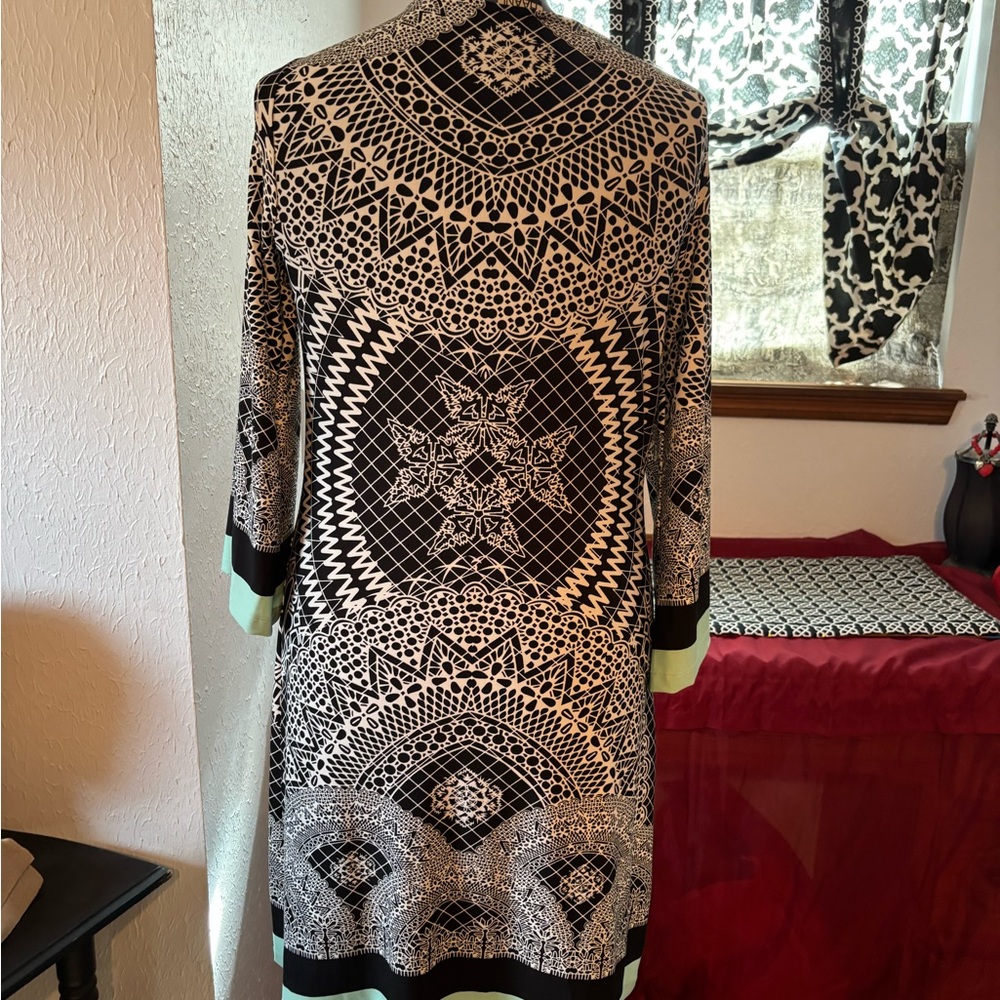 Haani Black and White Geometric Midi Dress - Picture 2 of 5